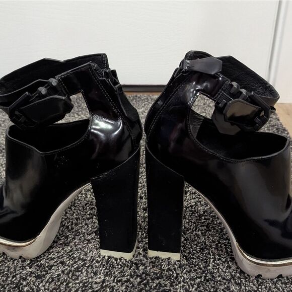 Kenneth Cole "Otto" Booties - Picture 6 of 11